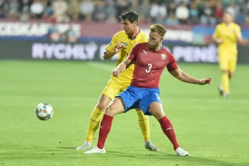 Украина победила Чехию, забив два гола в концовках таймов