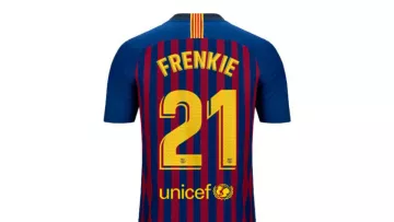 Nike требует от Френки Де Йонга играть с именем на футболке