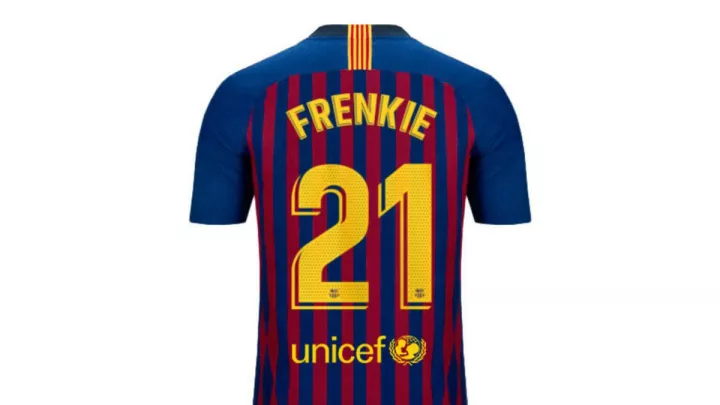 Nike требует от Френки Де Йонга играть с именем на футболке