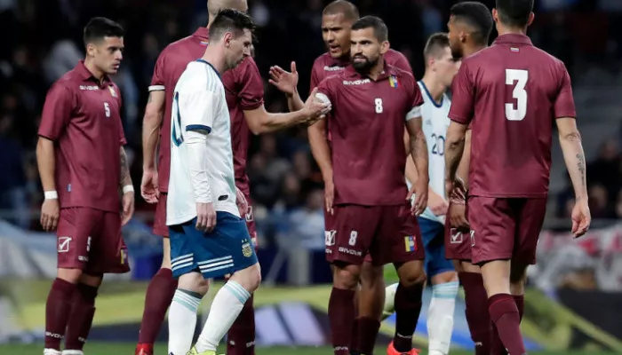 Аргентина проиграла Венесуэле в первом матче Месси после возвращения