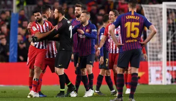 Диего Коста оскорбил мать арбитра встречи Барселона - Атлетико