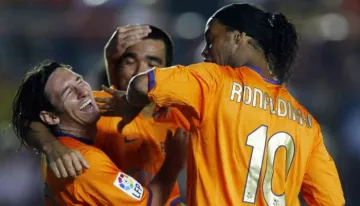 Барселона выгнала пивших Роналдиньо и Деку, чтобы защитить Месси