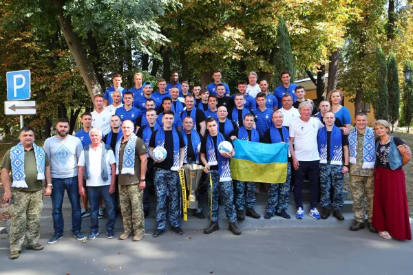 Динамо посетило моряков, освобожденных из России