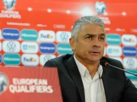 Сборная Армении осталась без главного тренера